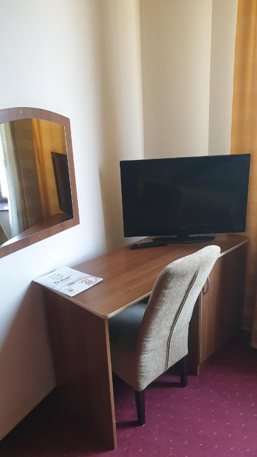 Hotel Xemar Arad Buitenkant foto