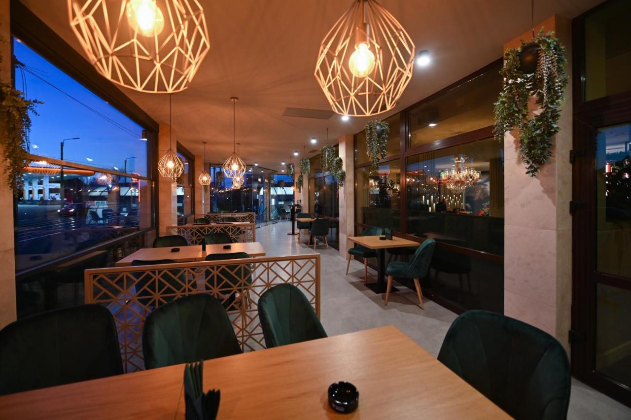 Hotel Xemar Arad Buitenkant foto